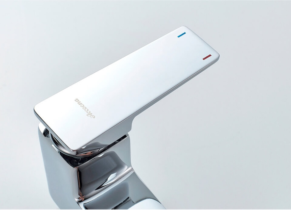 Смеситель для ванны с душем Accoona H124 A63124 хром Смеситель для ванны с душем Accoona H124 A63124 хром