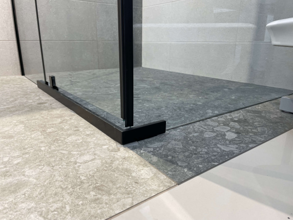 Душевой уголок AVS Фаворит 120x90 профиль черный матовый, стекло прозрачное