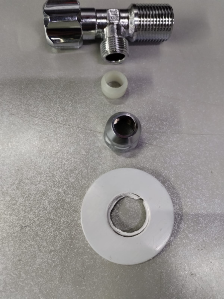 Кран угловой с цангой Grohe 22017000 1/2х3/8 Кран угловой с цангой Grohe 22017000 1/2х3/8