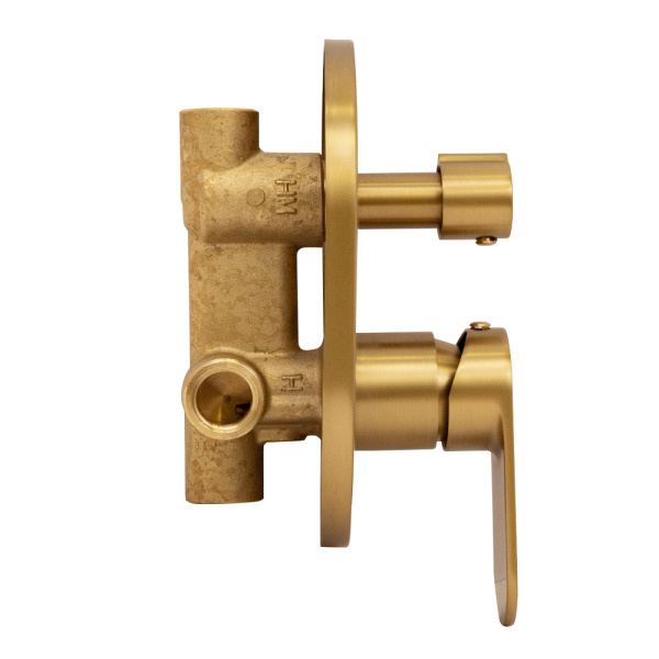 Смеситель для ванны и душа AVS Beauty с внутренней частью, брашированное золото Смеситель для ванны и душа AVS Beauty с внутренней частью, брашированное золото